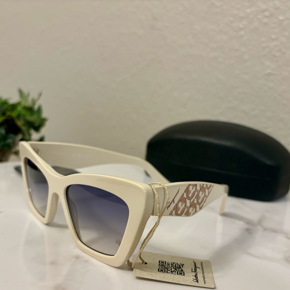 NEW Salvatore Ferragamo SF 1081SE 103 Ivory Sunglasses with Blue Gradient Lenses - Picture 6 of 9